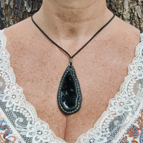 Bohemian Handcrafted Genuine Vegetal Green Leather Necklace with Black Agate Stone-Lifestyle Unique Gift Unisex Fashion Leather Jewelry