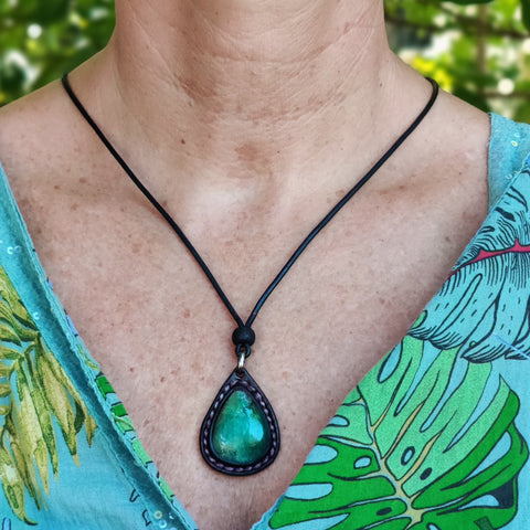 Bohemian Unique  Handcrafted Vegetal Brown Leather Necklace with Green Agate Stone-Lifestyle Unique Gift Unisex Fashion Leather Jewelry